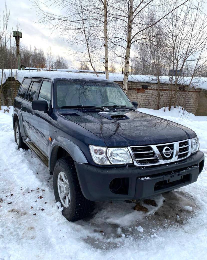 Купить Nissan Patrol V (Y61) внедорожник 5 дв., 2002 года, цвет: Синий, за  650000 руб. в Санкт-Петербурге